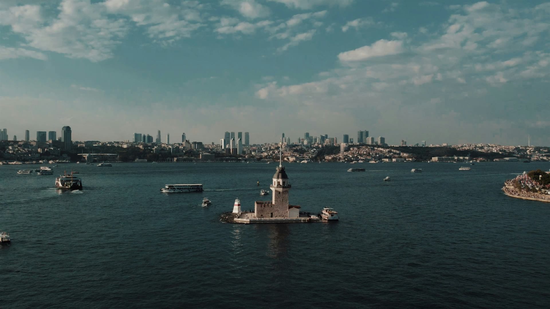 Maiden's Tower (Kız Kulesi) in the Bosphorus strait, Istanbul